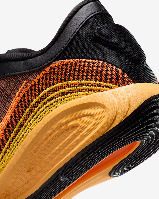 Nike G.T. Hustle Academy