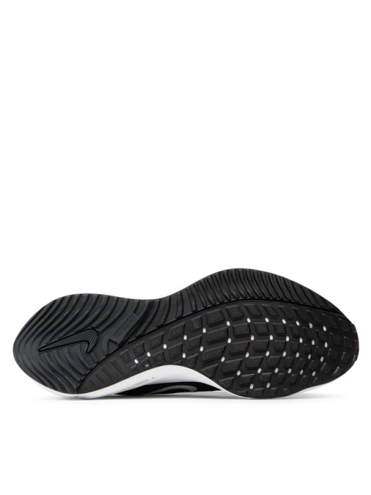NIKE Air Zoom Vomero 15
