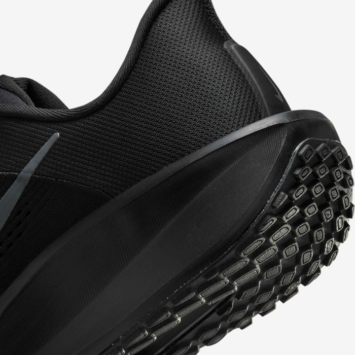 Nike Quest 6